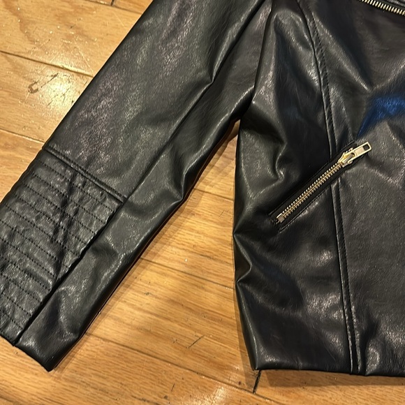 Girls Disney’s Descendant’s Moto jacket with detachable faux fur collar - Picture 4 of 7